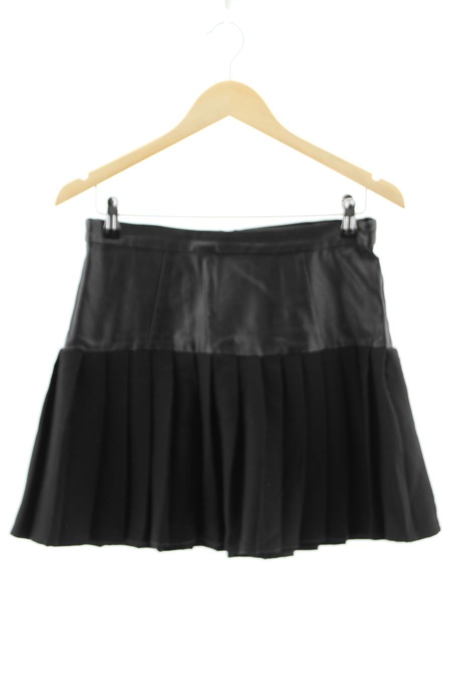 Jupe Pull & Bear de la taille M, de couleur noir