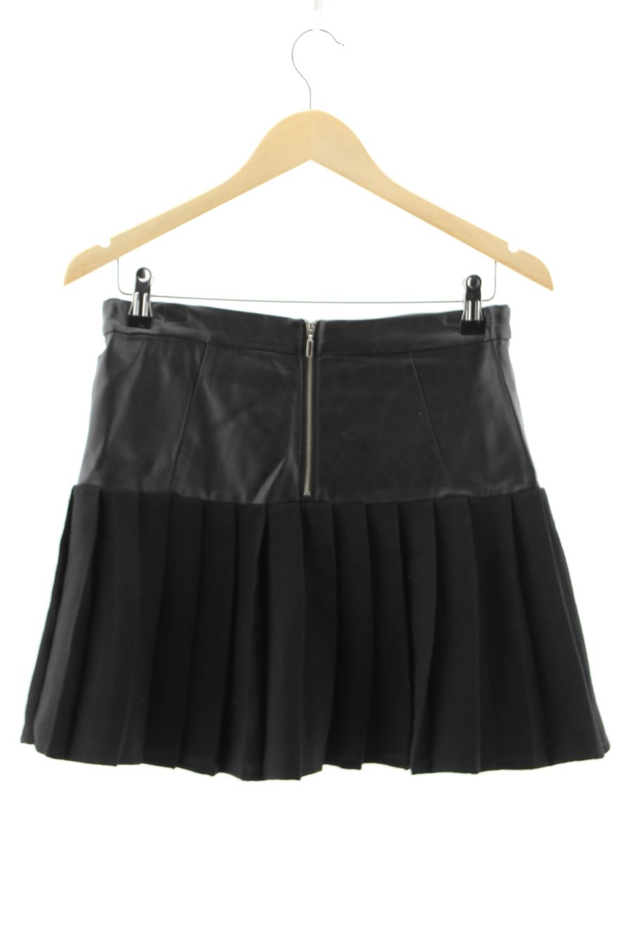 Jupe Pull & Bear de la taille M, de couleur noir