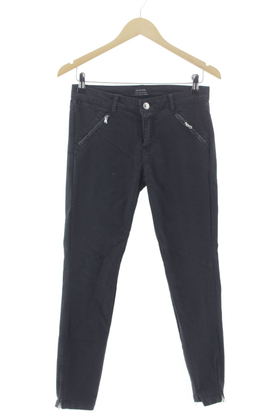 Vaquero de Stradivarius de la talla 36, de color negro de ropa vaquera