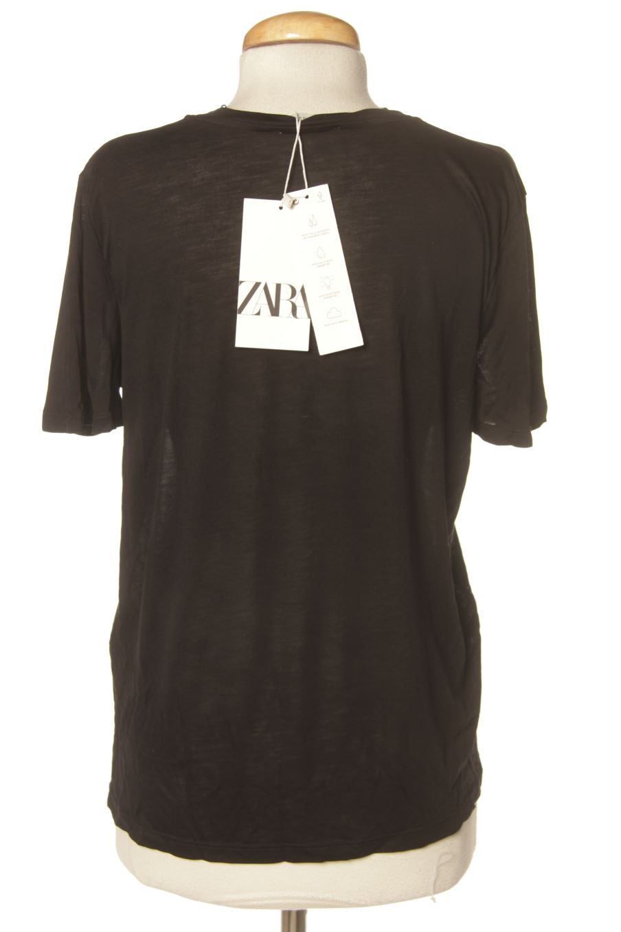 T-shirt Zara de la taille S, de couleur noir