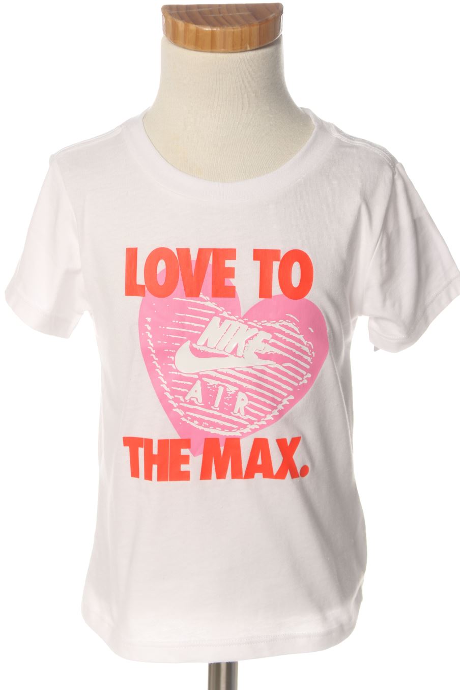 T-shirt Nike de la taille 6 ans avec une étiquette