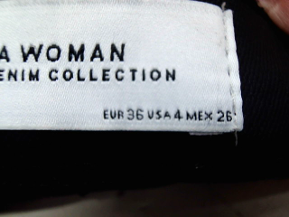 Vaqueros de Zara de la talla 36, de color negro de ropa vaquera