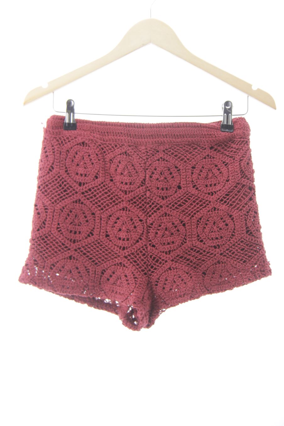 Pantalón corto de Zara de la talla M, de color burdeos