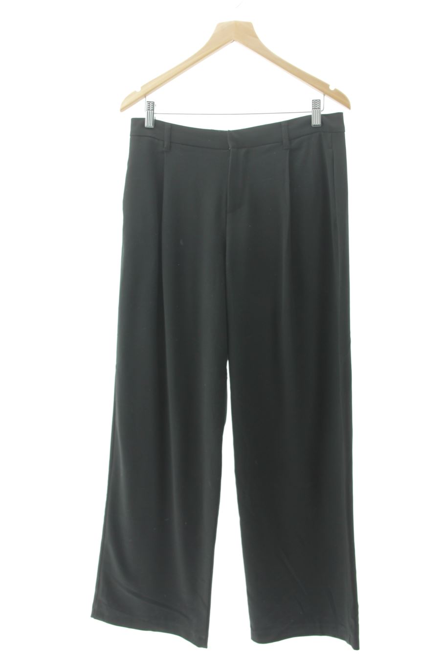 Pantalón de Bershka de la talla 38, de color negro