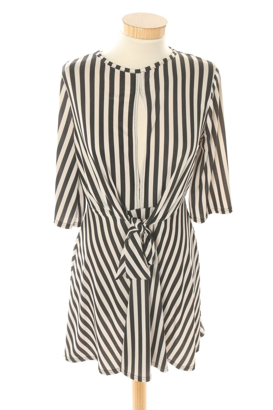Robe casual Boohoo de la taille 36, de couleur rayures