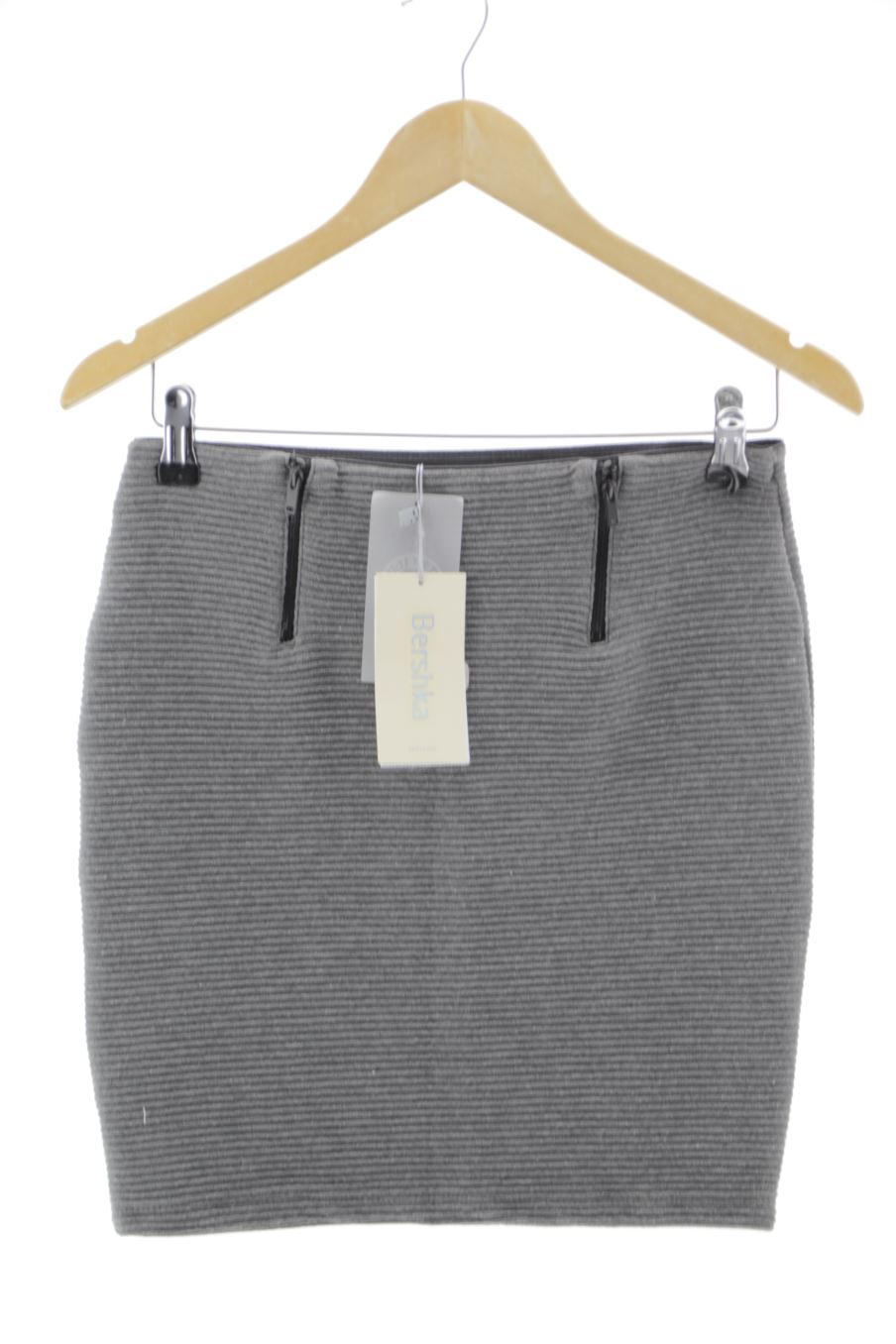 Jupe Bershka de la taille L, de couleur gris