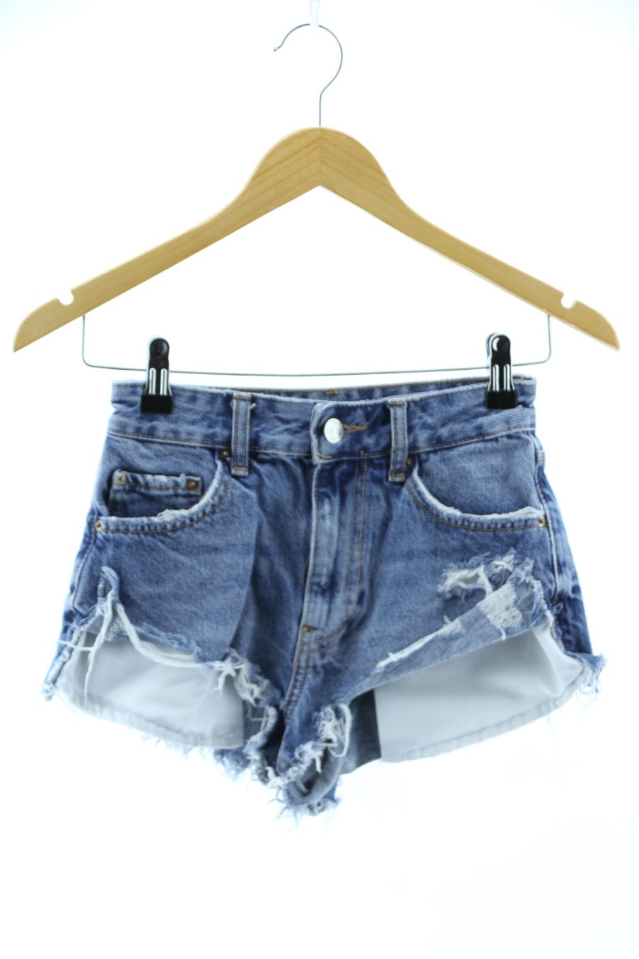Kurze Hose von Bershka Größe 32, Farbe Blau, aus Jeanskleidung für