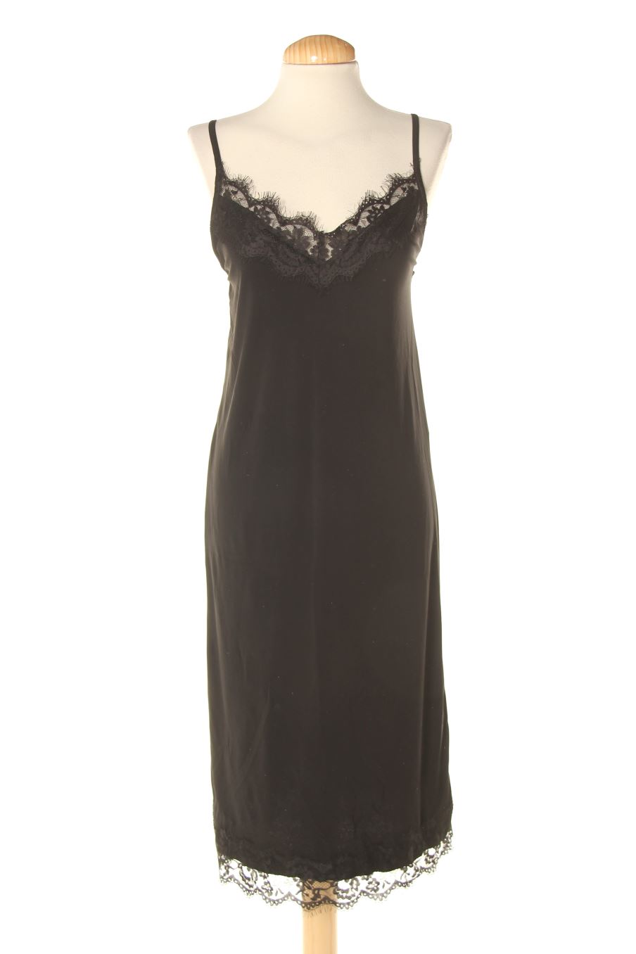 Robe casual Zara de la taille S, de couleur noir