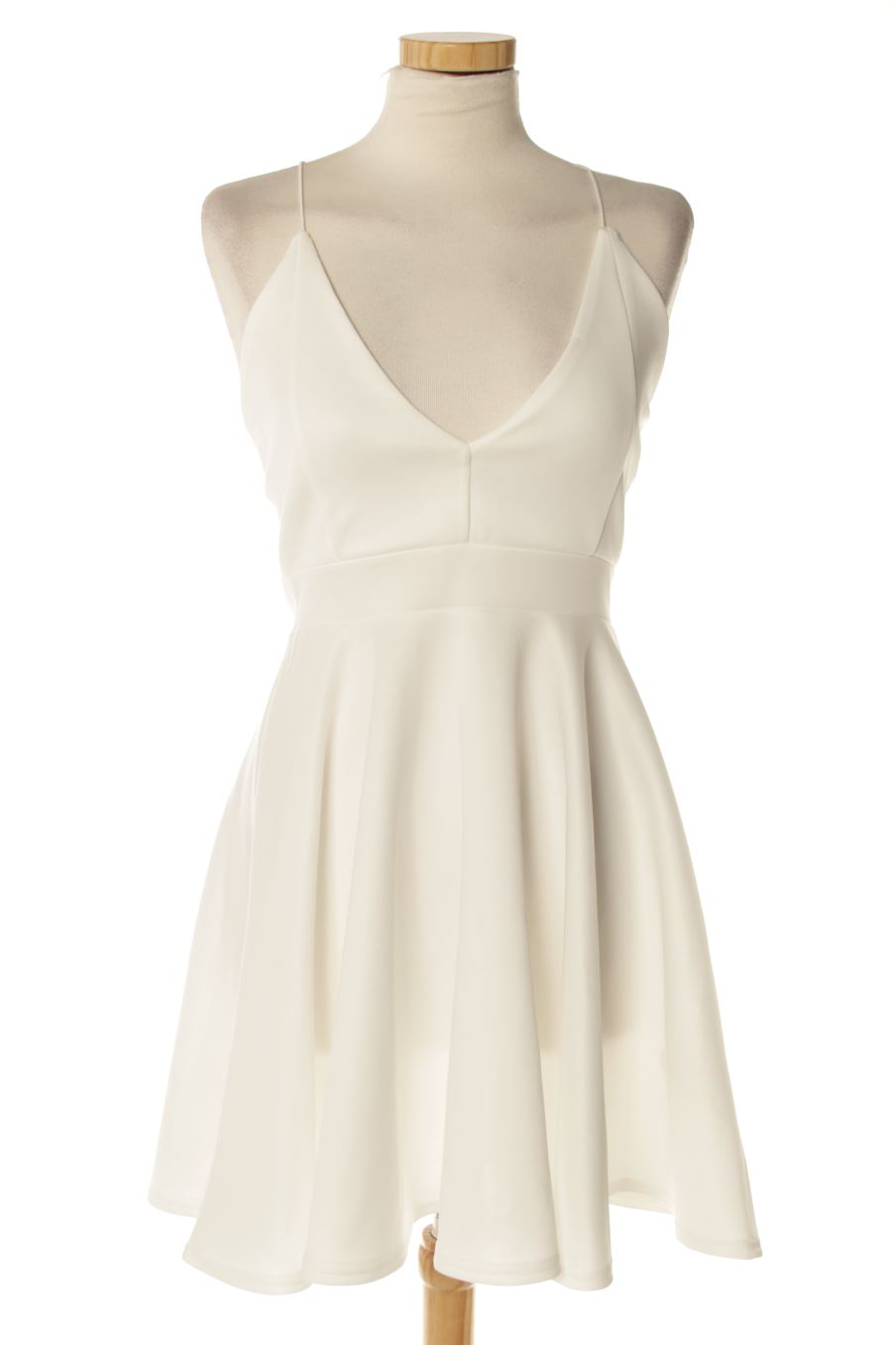 Robe casual Boohoo de la taille 38, de couleur blanc