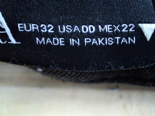 Vaquero de Zara de la talla 32, de color negro de ropa vaquera