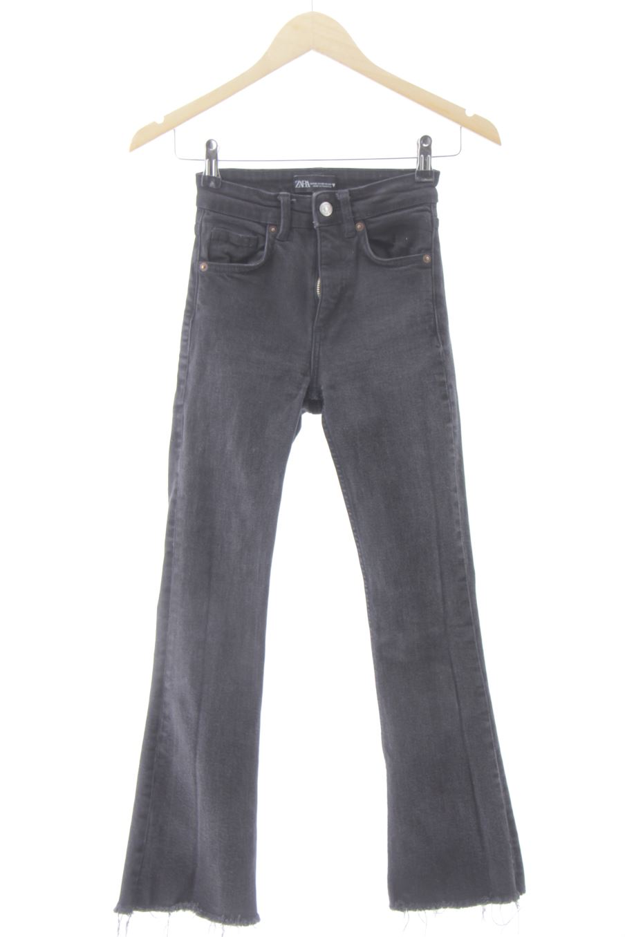 Vaquero de Zara de la talla 32, de color negro de ropa vaquera
