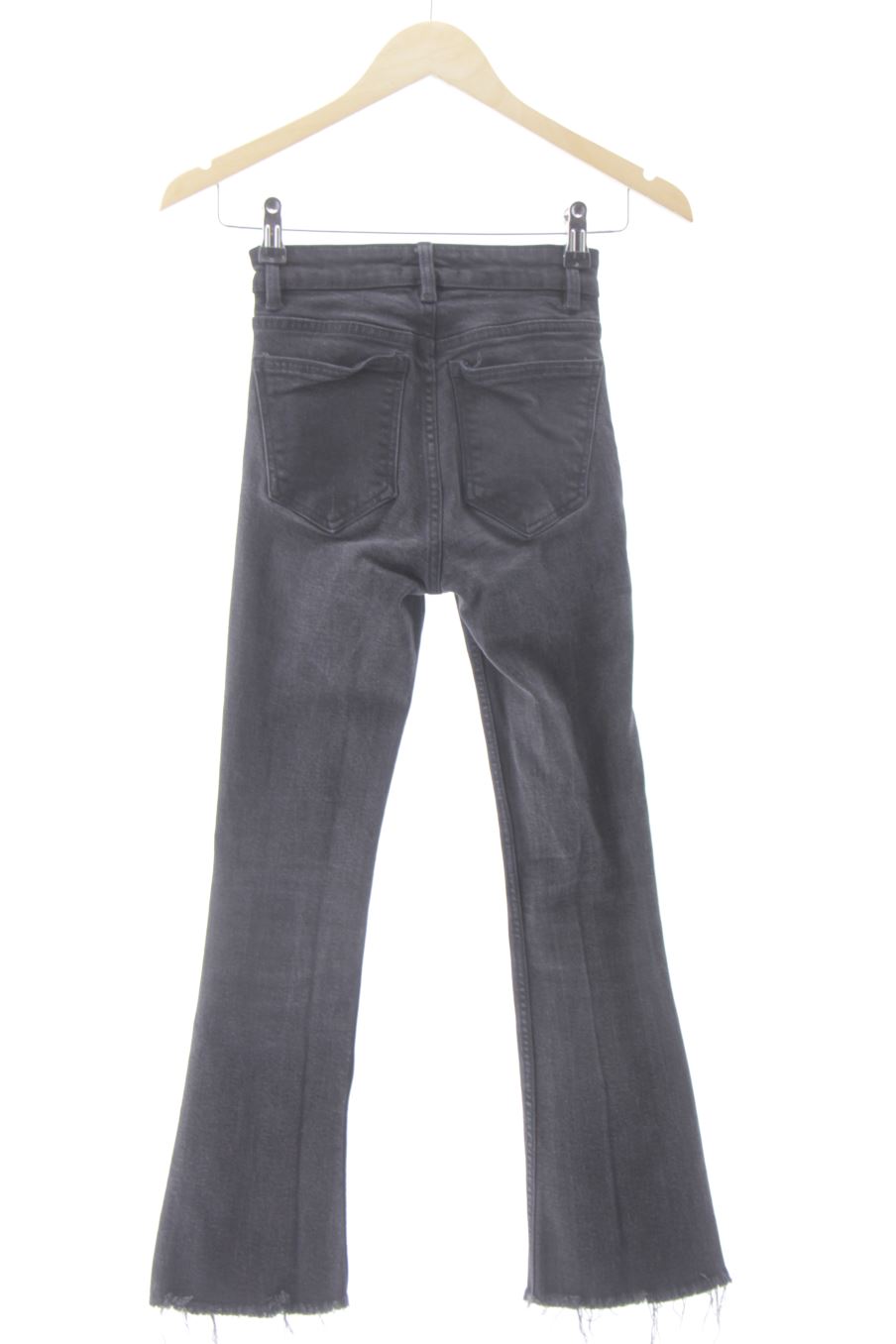 Vaquero de Zara de la talla 32, de color negro de ropa vaquera