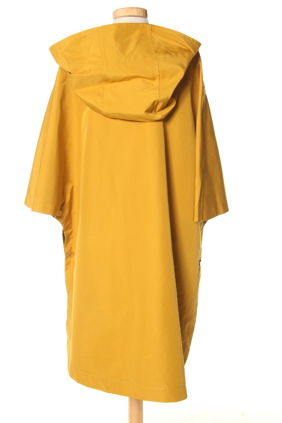 Chubasqueros de Purificación García de la talla M, de color mostaza