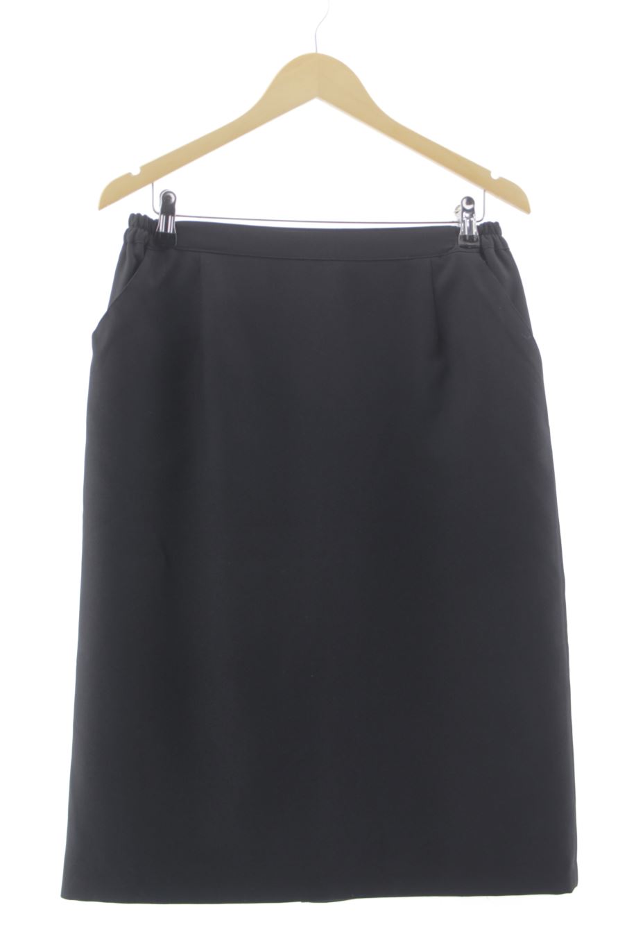Falda de Amalia Montijano de la talla 48, de color negro