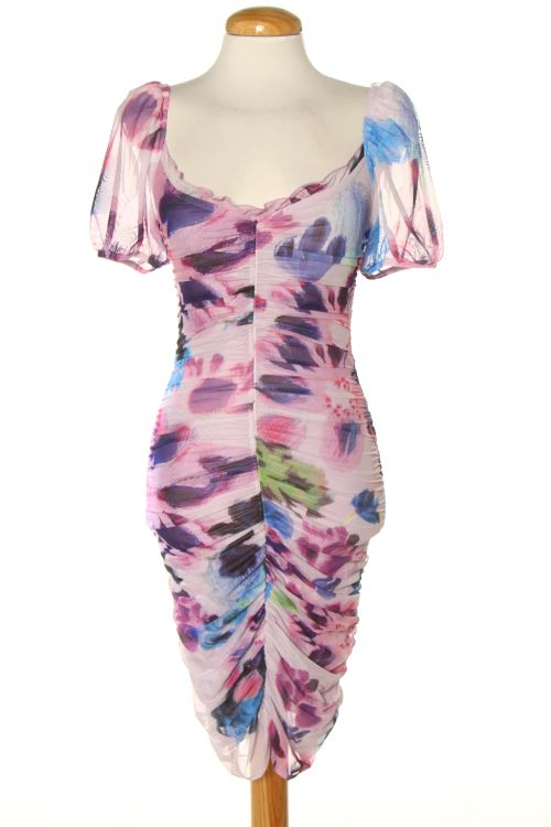 Aufwändiges Kleid