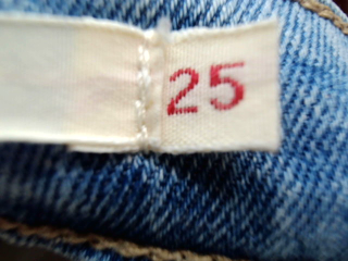 Jeans Levi's de la taille 34, de couleur bleu de denim