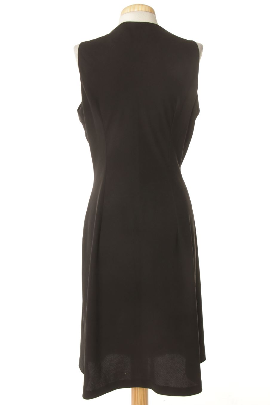 Vestido casual de Zara de la talla 44, de color negro