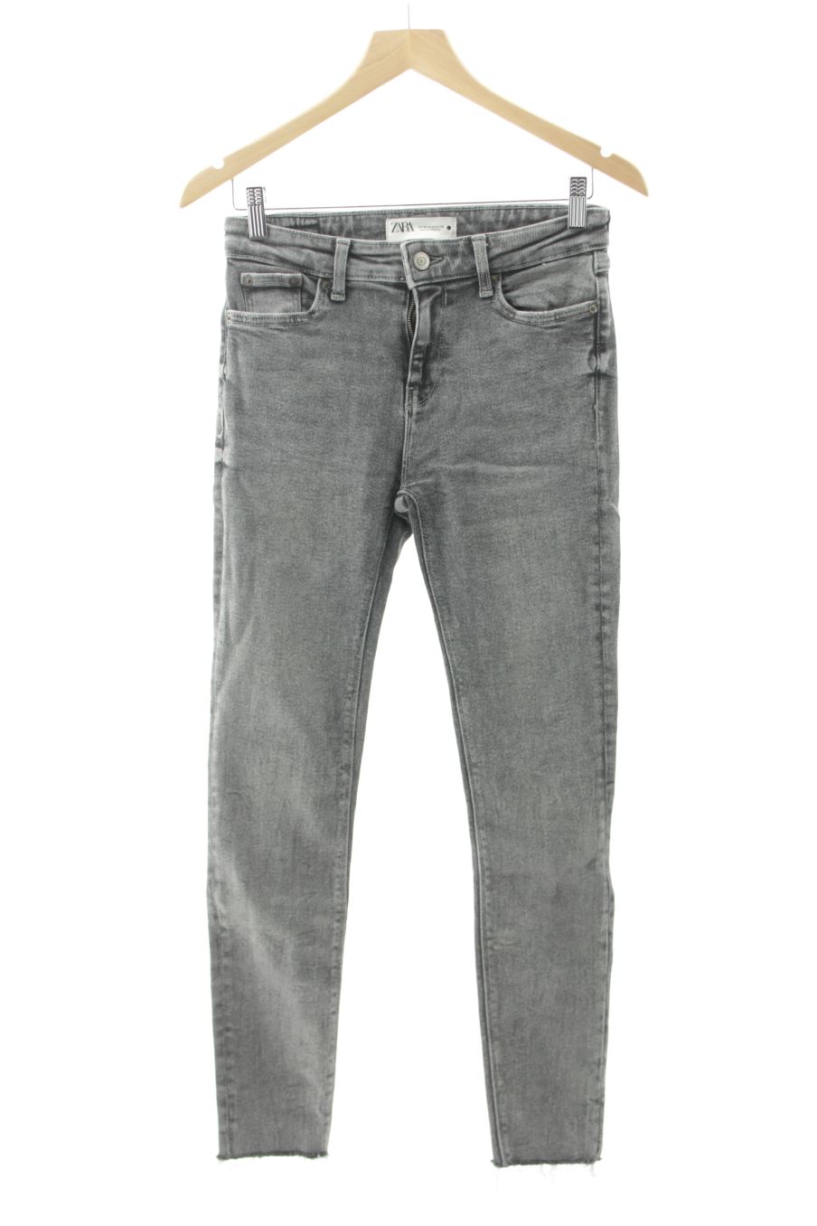 Jeans Zara de la taille 36, de couleur gris de denim