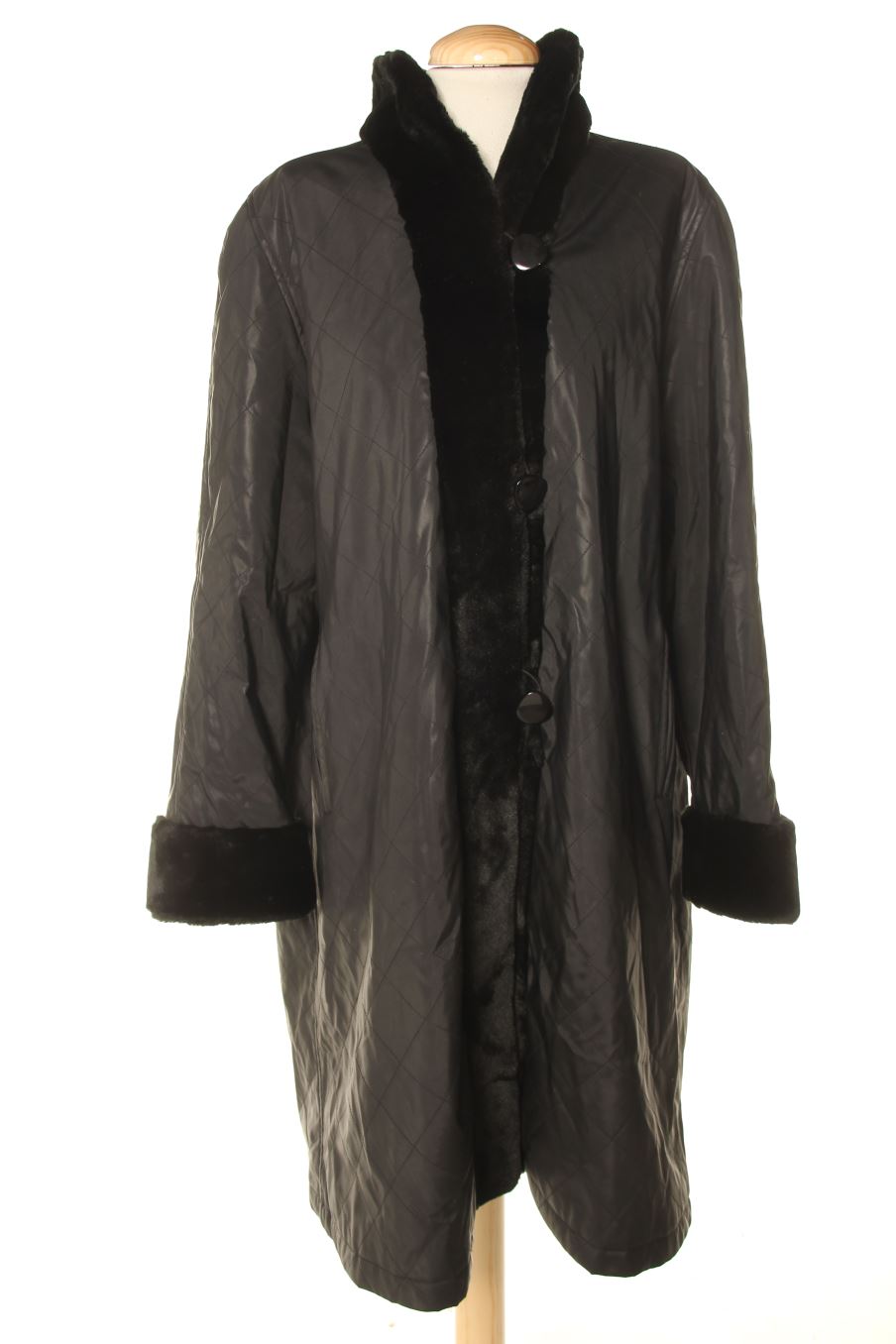 Abrigo de El Corte Ingles de la talla 52, de color negro