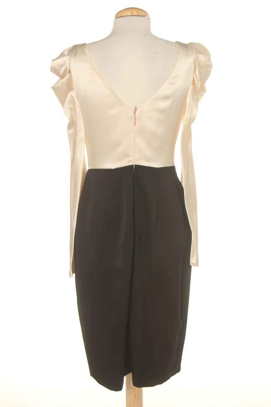 Robe MISURA COSTURA de la taille 40, de couleur noir