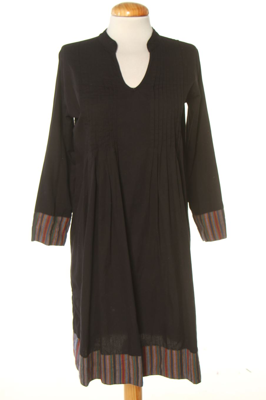 Robe casual Yokana de la taille M, de couleur noir