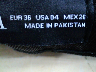 Vaquero de Zara de la talla 36, de color negro de ropa vaquera