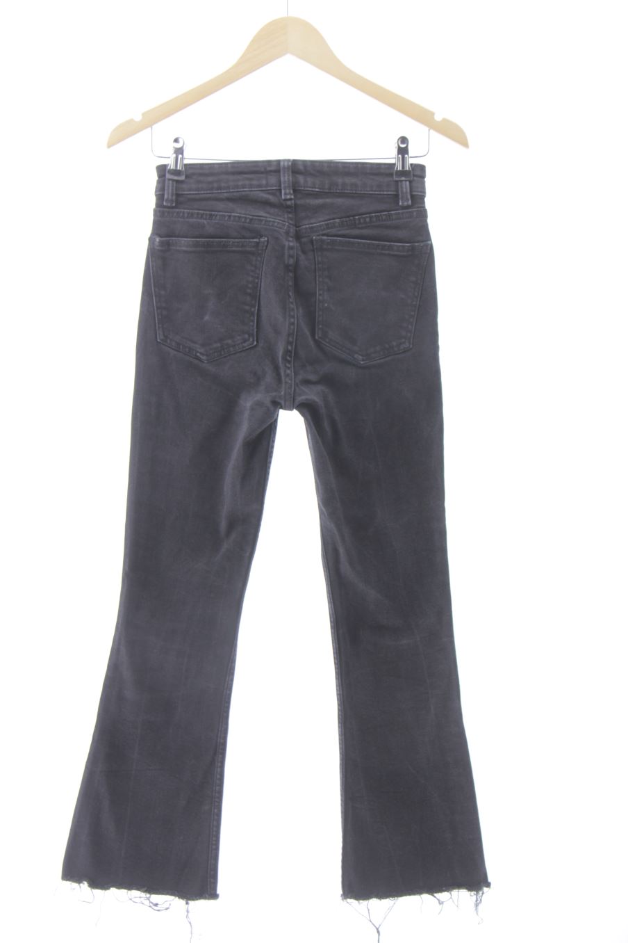 Vaquero de Zara de la talla 36, de color negro de ropa vaquera
