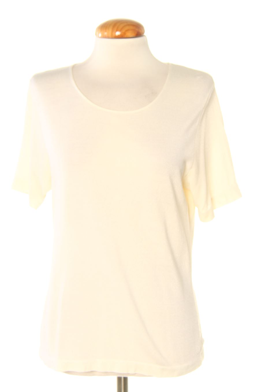 Pull Zero de la taille 46, de couleur beige