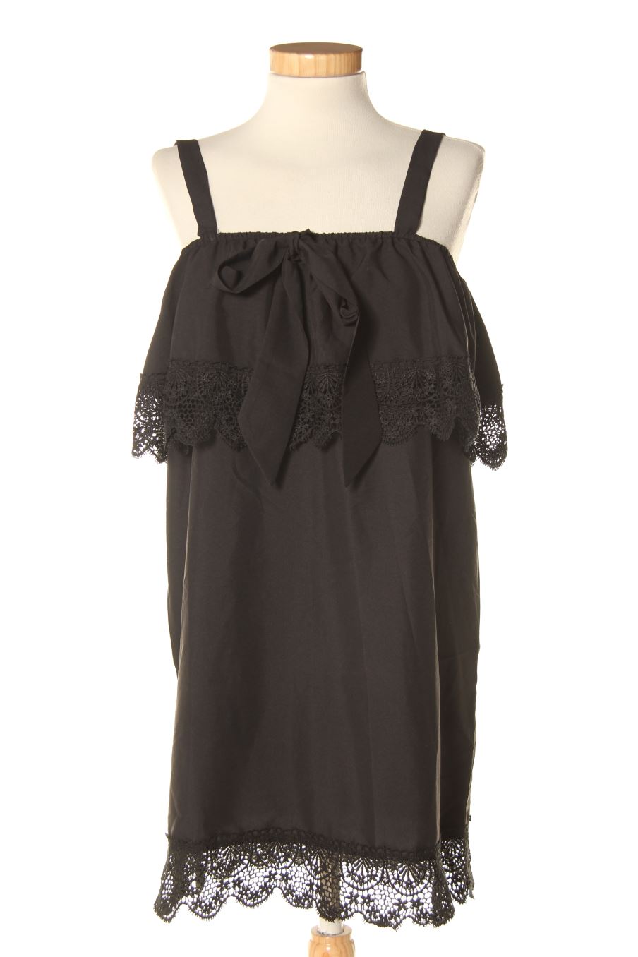 Robe casual Boohoo de la taille 38, de couleur noir