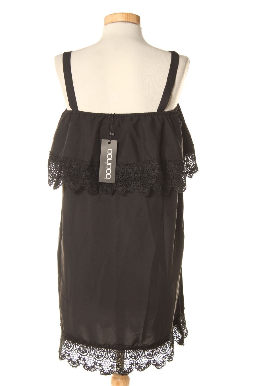Robe casual Boohoo de la taille 38, de couleur noir
