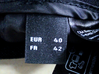 Pantalon C&A de la taille 42, de couleur noir
