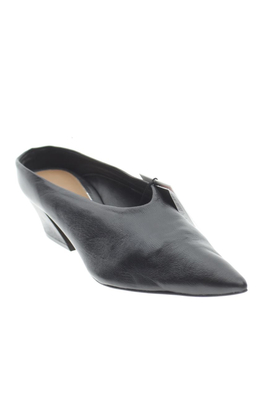 Sandalias tacon de Zara de la talla 38, de color negro de