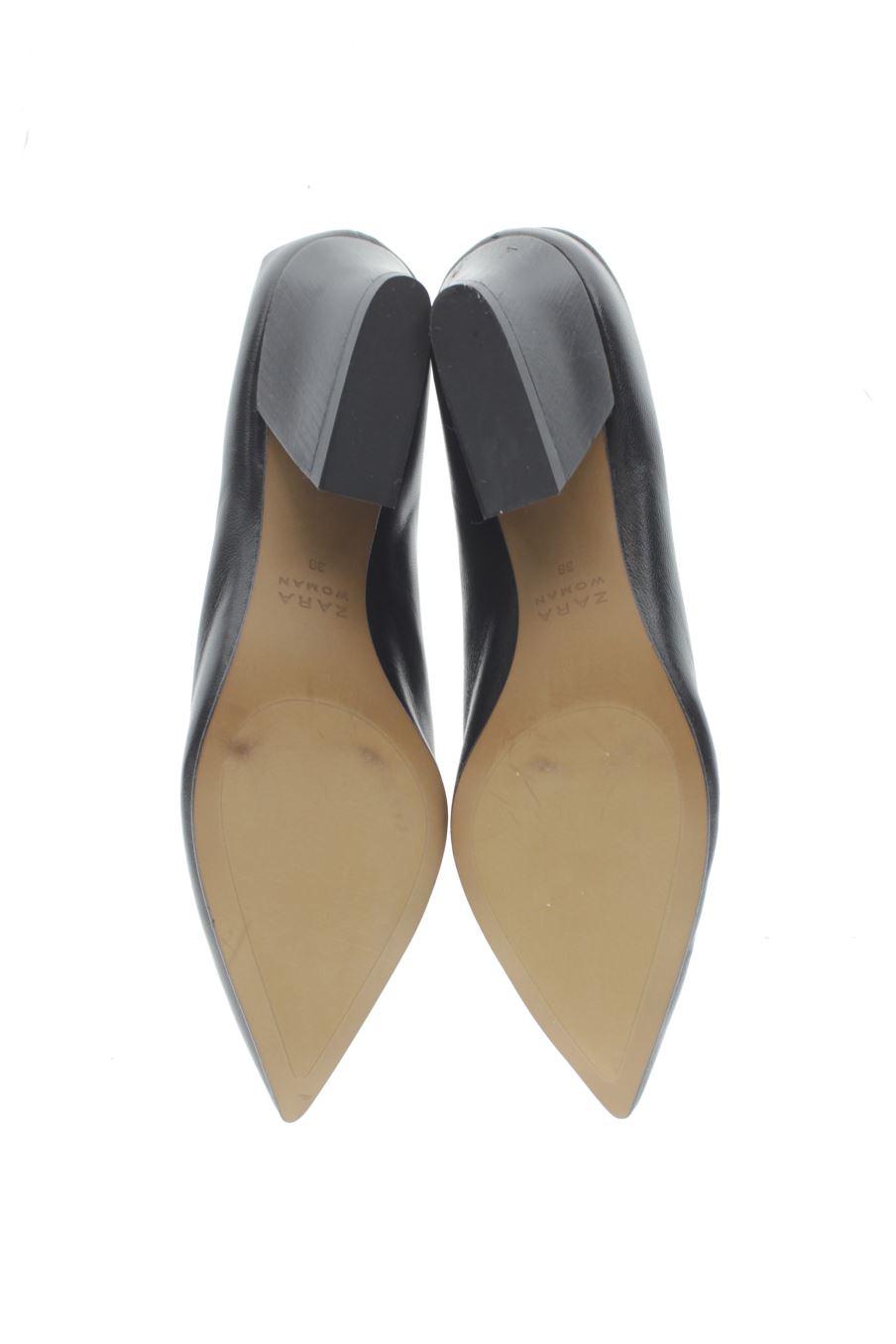 Sandalias tacon de Zara de la talla 38, de color negro de