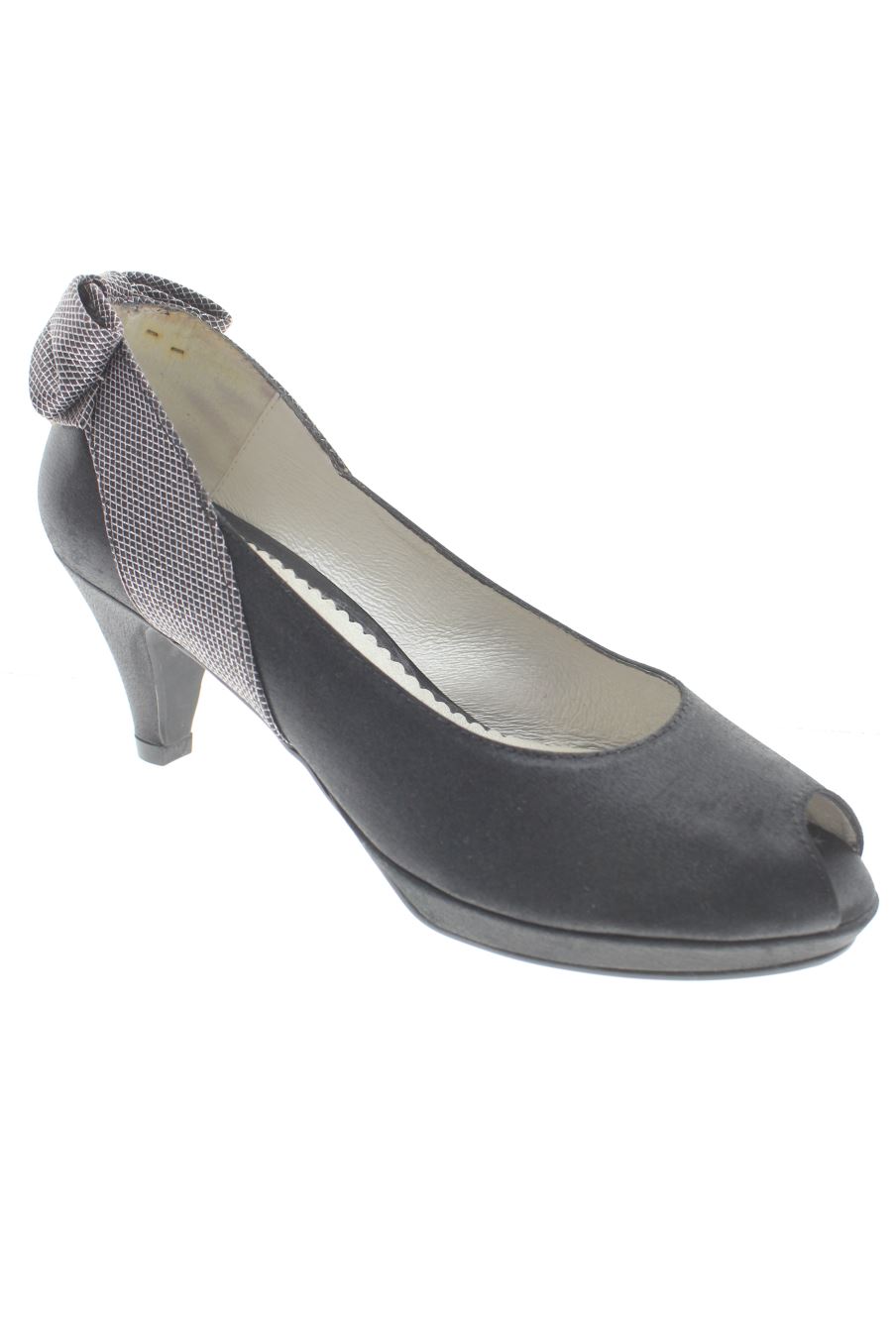 Zapatos de tacon de Pomares Vázquez de la talla 36, de color negro de