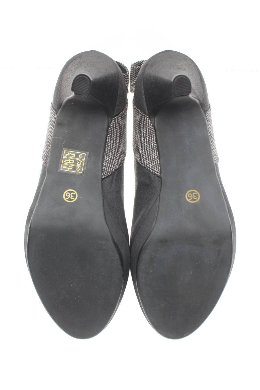 Zapatos de tacon de Pomares Vázquez de la talla 36, de color negro de