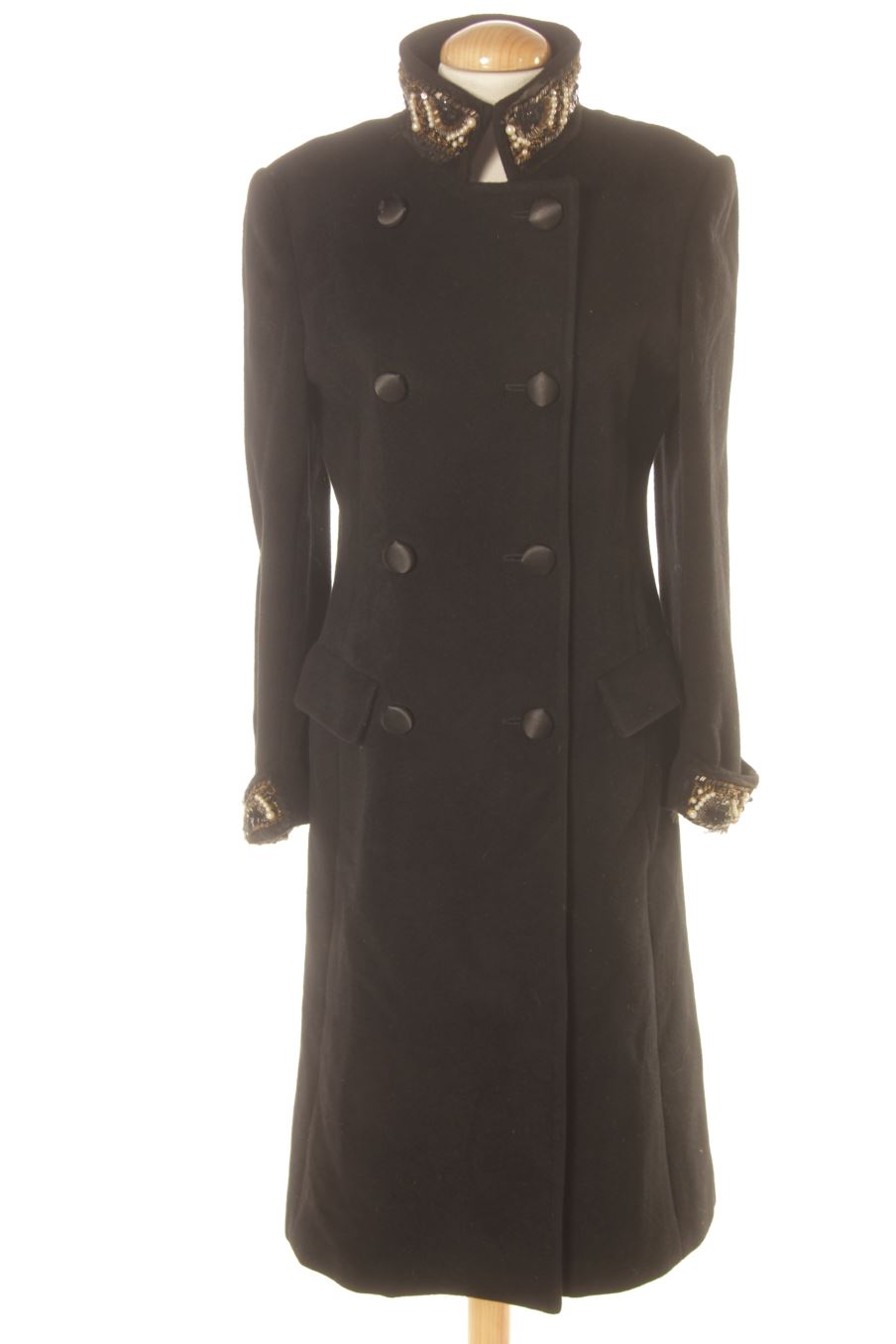 Cappotto de Purificación García de la talla L, de color nero