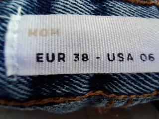 Jeans Stradivarius de la taille 38, de couleur bleu de denim