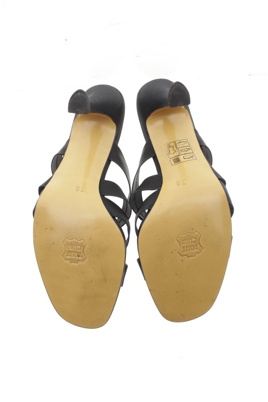 Sandalias tacon de Magrit de la talla 38, de color negro de
