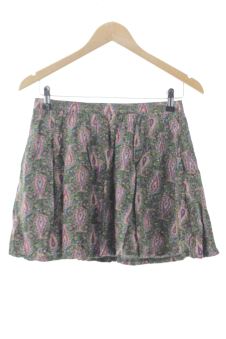 Aufwändiger Rock S azalea