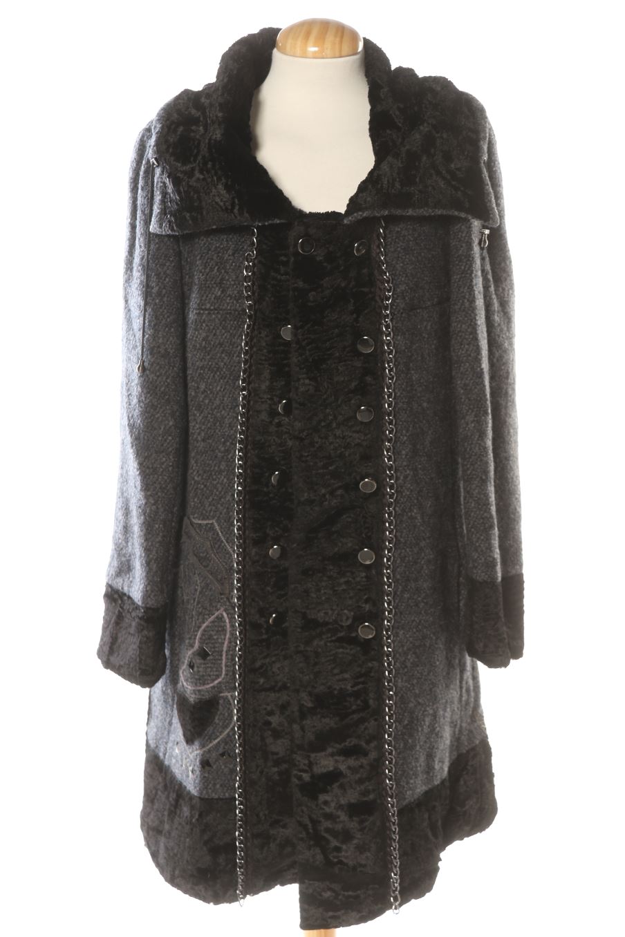 Manteau Mercedes de Miguel de la taille 46, de couleur noir