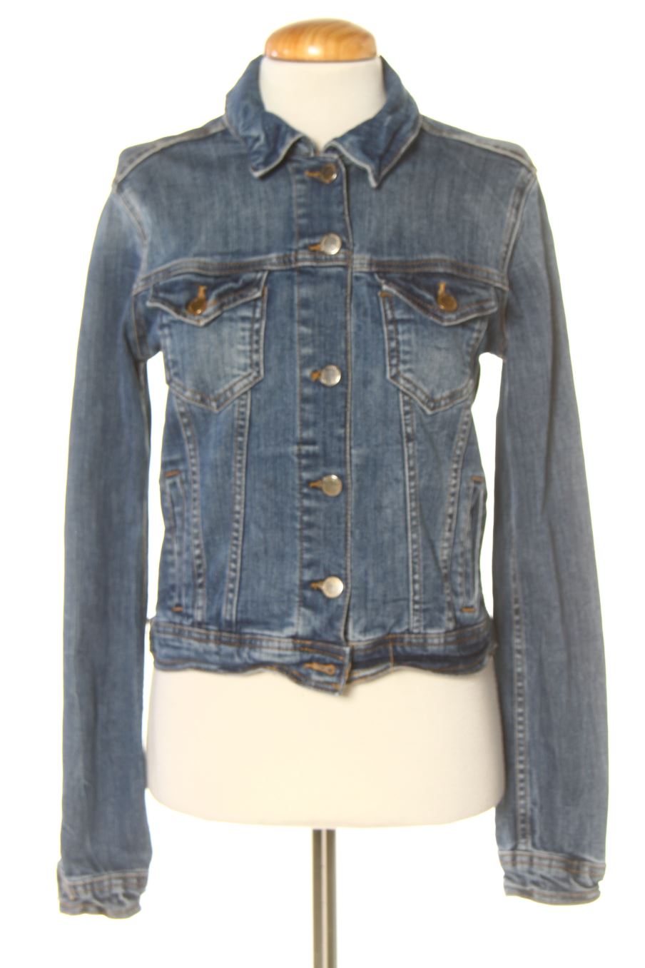 Blouson Zara de la taille M, de couleur bleu de denim