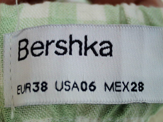 Pantalón corto de Bershka de la talla 38, de color cuadros