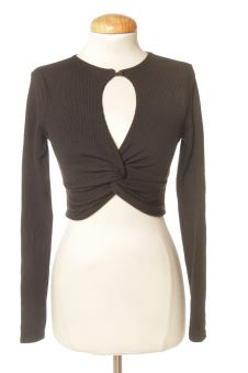 Aufwändiges Top 32 PRETTYLITTLETHING