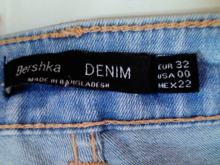 Jeans Bershka de la taille 32, de couleur bleu de denim