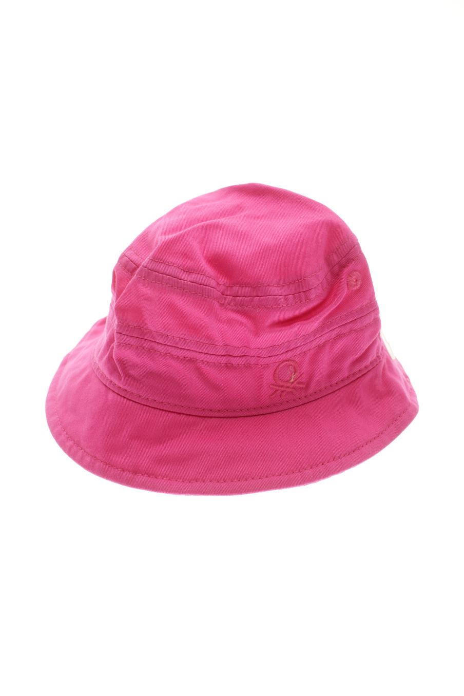 Bonnet Benetton de la taille 46 cms avec une étiquette