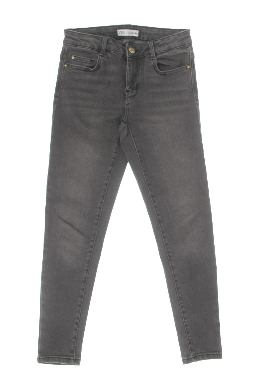 Vaquero de Zara de la talla 36, de color negro de ropa vaquera