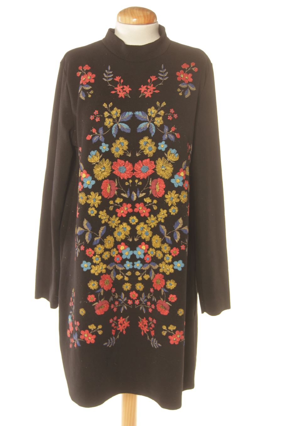 Robe casual Zara de la taille L, de couleur fleurs