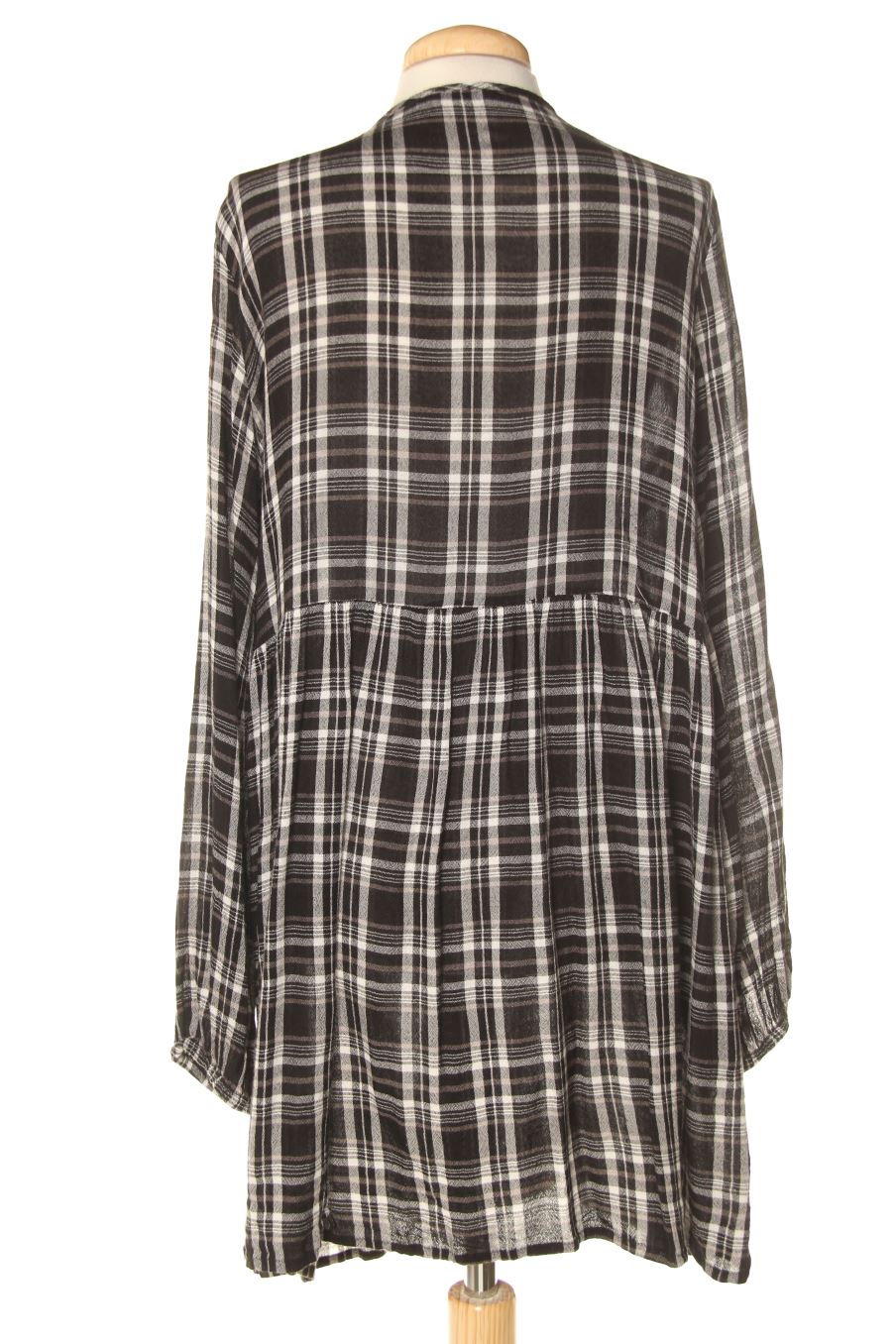 Robe casual Boohoo de la taille 40, de couleur carreaux