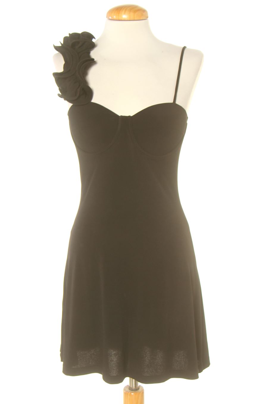 Robe casual Zara de la taille S, de couleur noir