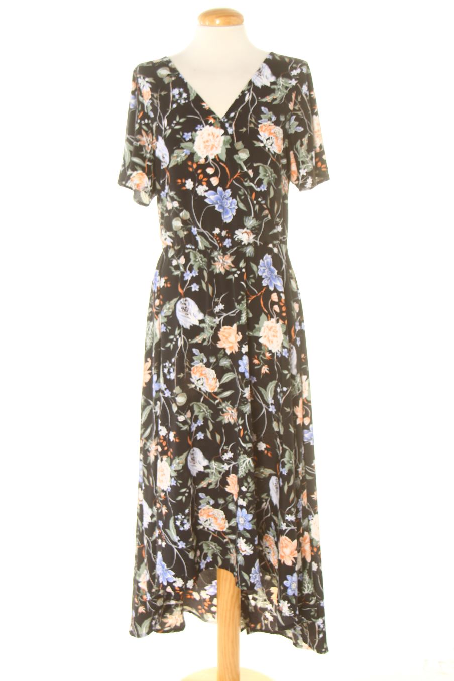 Robe casual Brave Soul de la taille M, de couleur fleurs